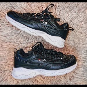 Never worn black Fila sneakers